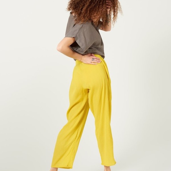 NWT Black Crane Easy Pant XS in Yellow - Picture 2 of 4